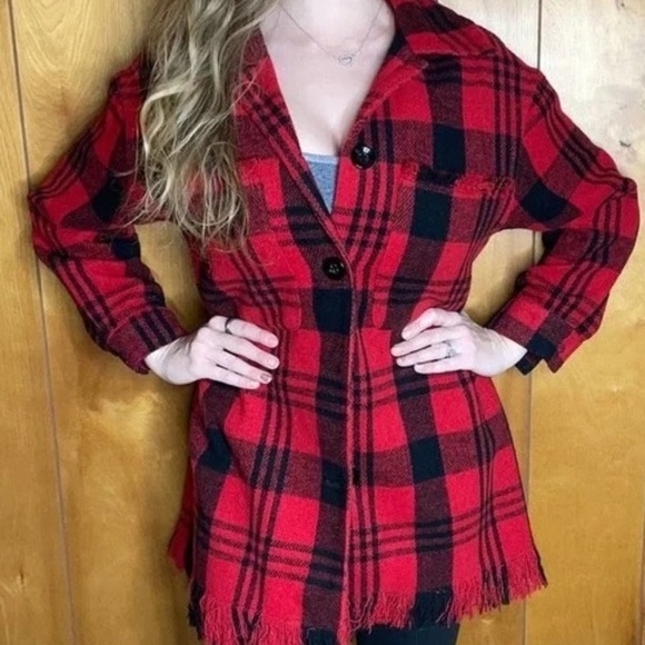Plaid Shacket with Fringes / Overshirt - Picture 4 of 6